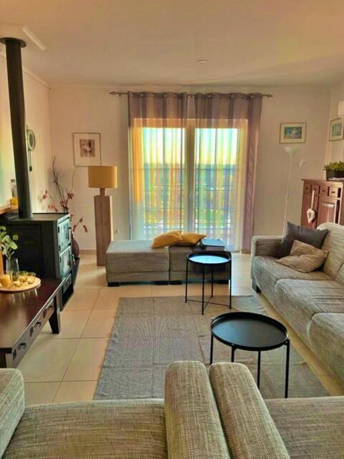 6 Persoons Woning Met Zwembad. Rustig Gelegen. Appartement *